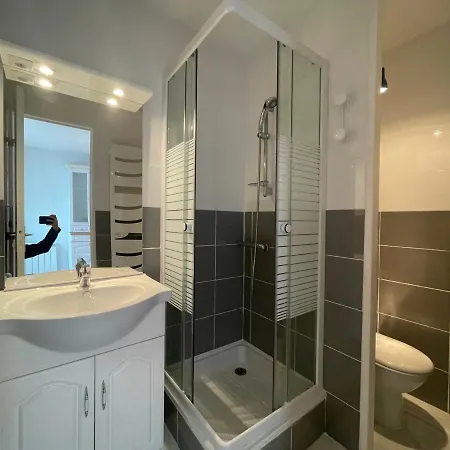 T2 Avec Terrasse A 300m De La De - Fr-1-550-32 Apartamento