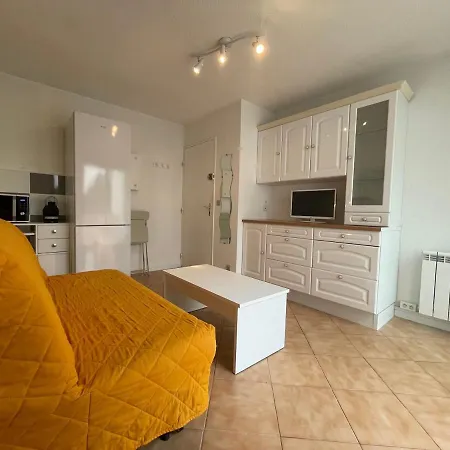 Apartamento T2 Avec Terrasse A 300m De La De - Fr-1-550-32